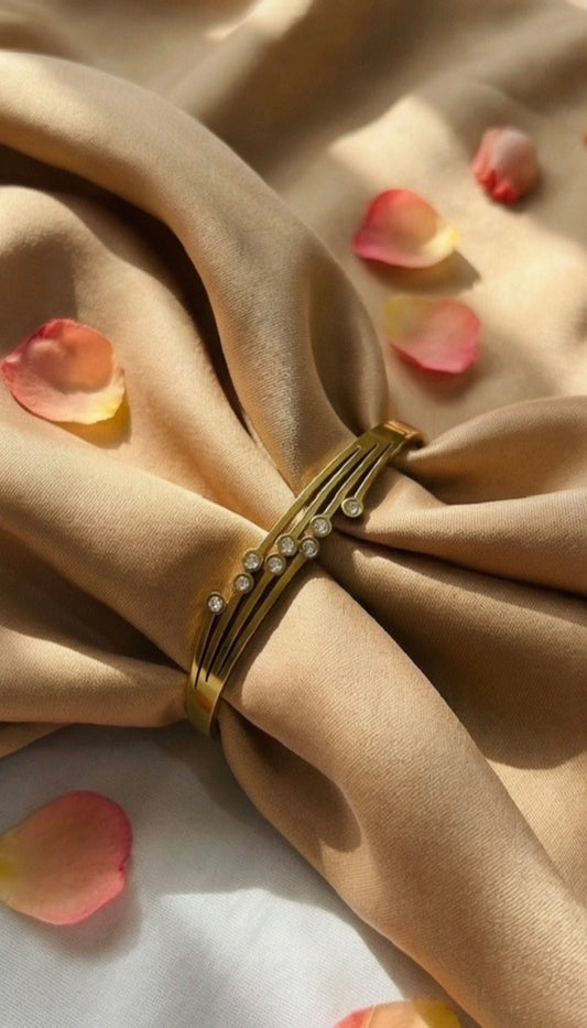 Four dotted studded bracelet