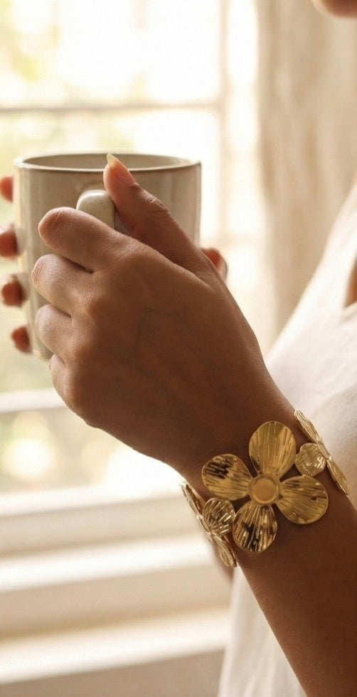 Four petal flower adjustable bracelet